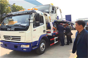 南宁汽车道路救援拖车价格